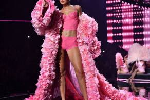 Прекрасная Джиджи Хадид в невероятно нежном образе на показе Victoria's Secret