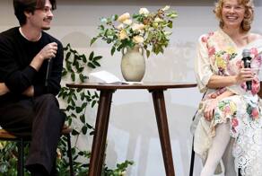 Памела Андерсон вышла в свет со своими сыновьямиВ Нью-Йорке прошло открытие поп-ап магазина косметического бренда Sonsie, основанного Памелой Андерсон