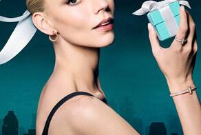 Аня Тейлор-Джой в рекламной кампании бренда «Tiffany & Co» - «Love Is a Gift» Рождество 2025