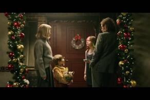 Смотрим трейлер  новогодней комедии «Письмо Деду Морозу»  с Наталией  Орейро, которая предстаёт в роли самой себя – звезды сериала «Дикий ангел», которая внезапно появляется в жизни главного героя Петра Безуглова (Антон Филипенко) после того, как его сын отправляет детские письма отца Деду Морозу