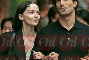 Во время совместной прогулки в Сиднее Дав Кэмерон и Дамиано Давид попали в объективы папарацци