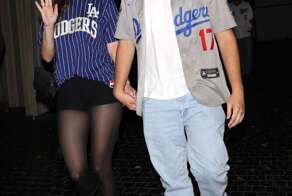 Папарацци запечатлели Дилана Спроуса и его жену Барбару Палвин в Лос-Анджелесе вместе с его братом-близнецом Коулом