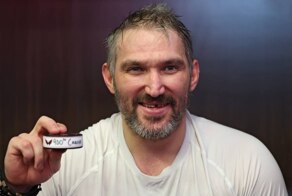 Александр Овечкин стал первым хоккеистом в истории НХЛ, забросившим 900 шайб в регулярных чемпионатах