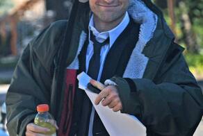 Роберт Паттинсон на съёмках нового фильма - это наше состояние к концу рабочей недели