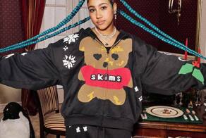 Норт Уэст снова снялась в рекламном бренде своей матери Skims