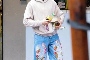 17-летний сын Анджелины Джоли и Брэда Питта Нокс перекрасил волосы в розовый