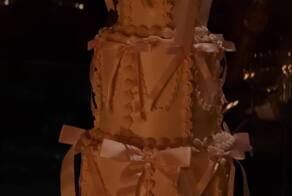 Помимо актрис, сегодня свой день рождения отмечает прекрасная Хейли Бибер, которая еще накануне праздника поделилась фотографиями