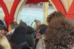 «Смотри какой Филипп сладкий пупсик» – директор Филиппа Киркорова Максим Ситник подрался с блогером Суадом Муратовичем на открытии ГУМ-катка