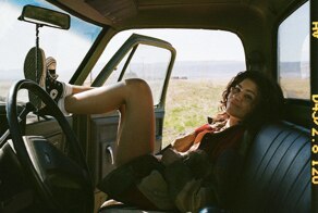 Рассматриваем первый постер третьего сезона сериала «Эйфория»