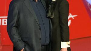 66-летний Люк Бессон вышел на красную дорожку Римского кинофестиваля с возлюбленной Сарой Сальдманн, которая младше режиссера на 32 года