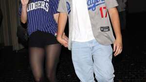 Папарацци запечатлели Дилана Спроуса и его жену Барбару Палвин в Лос-Анджелесе вместе с его братом-близнецом Коулом