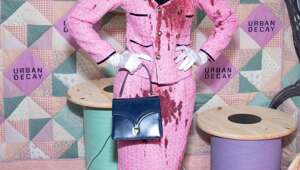 Джулия Фокс столкнулась с волной хейта из-за своего  хэллоуинского наряда