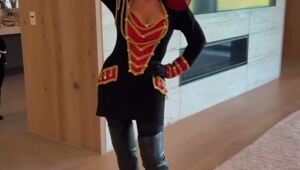 Хлои Кардашьян поделилась историями с Крис Дженнер у себя в Inst*