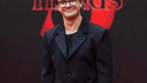 Гейтен Матараццо поделился фотографиями с кастом сериала «Очень странные дела»