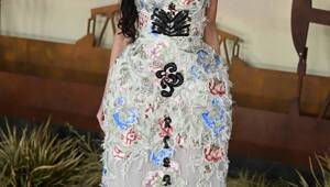 Деми Мур вновь продемонстрировала безупречный вкус, появившись на премьере в Лондоне в изысканном «цветочном» платье