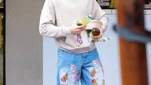 17-летний сын Анджелины Джоли и Брэда Питта Нокс перекрасил волосы в розовый