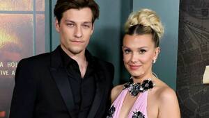 На интервью с Ноа Шнаппом Милли Бобби Браун сообщила, что после свадьбы сменила фамилию, в документах она теперь «Милли Бобби Бонджови»