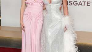 Аманда Сейфрид и Сидни Суини на красной дорожке премьеры их фильма «The Housemaid»