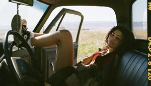 Рассматриваем первый постер третьего сезона сериала «Эйфория»