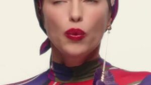 Ирина Шейк стала лицом праздничной кампании бренда Pucci