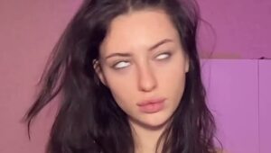 Девушка, которая внешне похожа на Ирину Шейк опубликовала видео под популярный звук с голосом модели