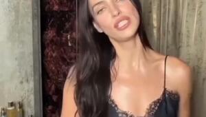 Наша любимка Ирина Шейк спешит всех поздравить с наступающим Новым годом!