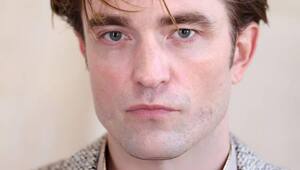 Роберт Паттинсон и Джейми Дорнан на показе мужской коллекции Dior в рамках Парижской недели моды