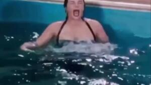 Актриса Джейн Рассел упала в бассейн, но осталась в образе, создав один из самых запоминающихся моментов в своей карьере