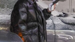 Если мужчина говорит, что ему сейчас неудобно говорить по видеосвязи, так как он на улице – покажите ему эти фото