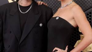 Джастин Бибер выступал на сцене Грэмми в одних трусах, чтобы показать всему миру новую татуировку