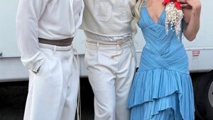 Bad Bunny, Рики Мартин и Леди Гага после выступления в перерыве Супербоула