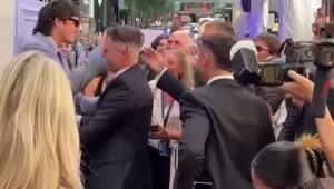 К Джейкобу Элорди на премьеру «Грозового перевала» в Сиднее пришли его школьные друзья