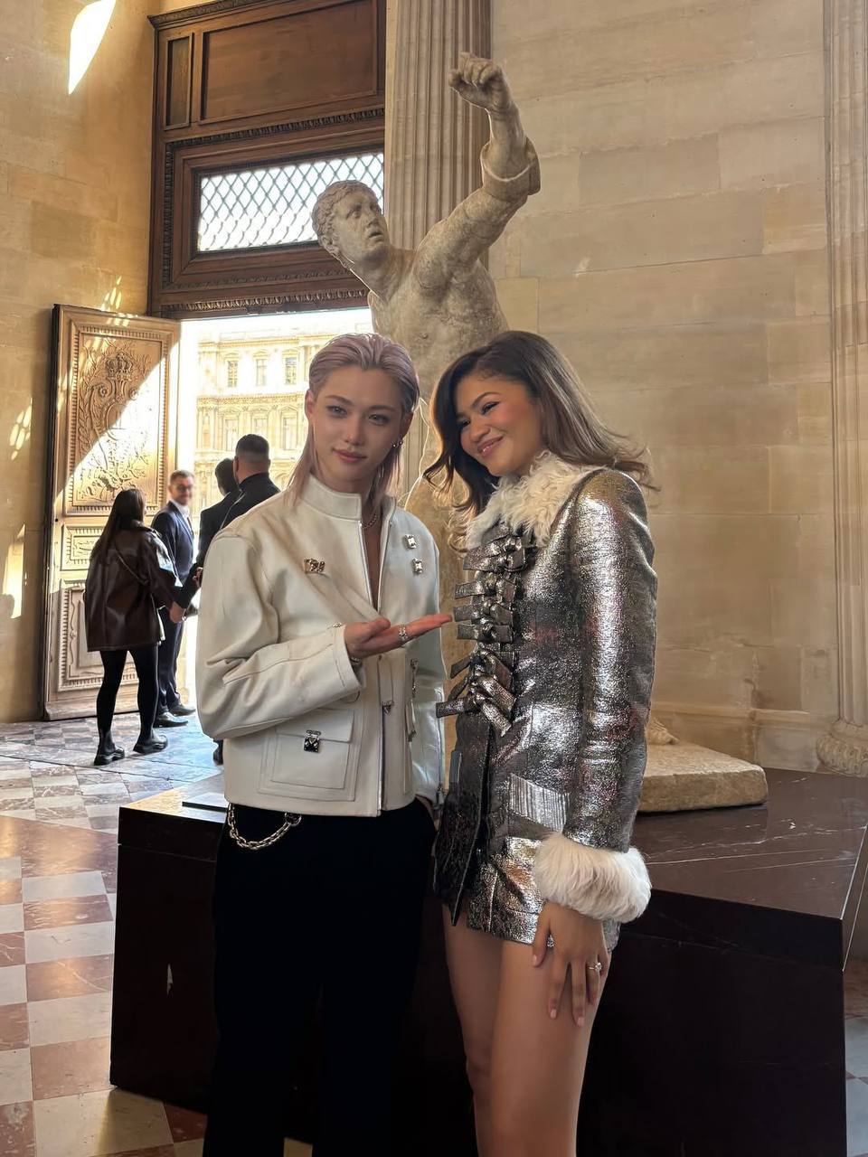 Зендея, Феликс, Лиса и Эмма Стоун на показе Louis Vuitton