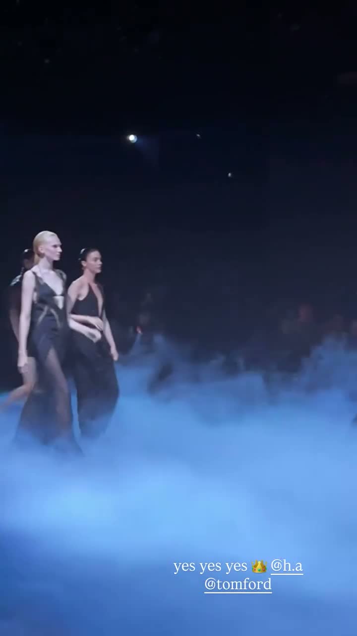 Сторис Кайли со вчерашнего показа Tom Ford в рамках Недели моды в Париже!