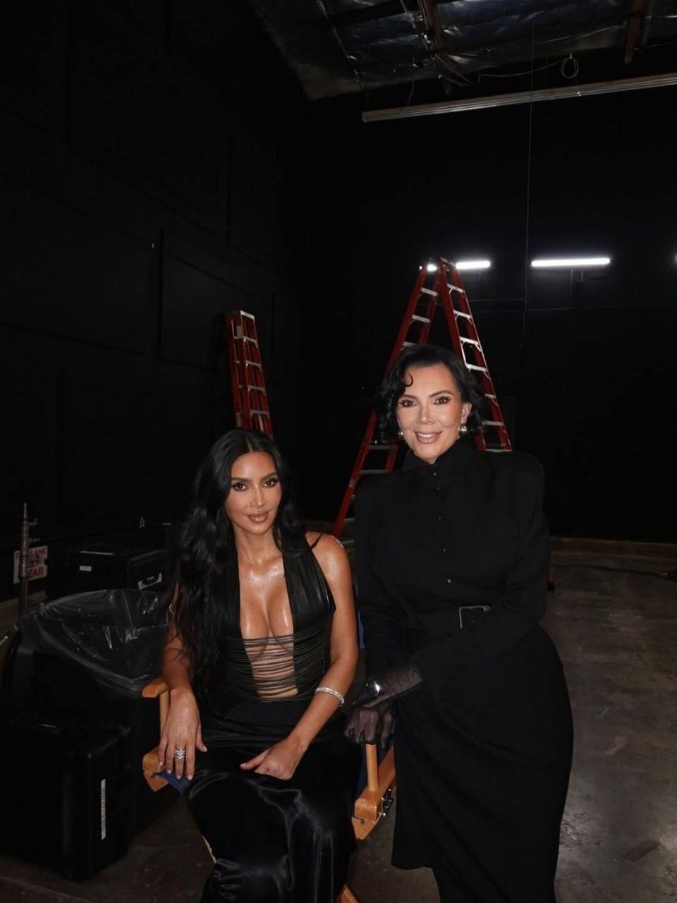 Ким поделилась фото и видео со съёмок промо для нового сезона The Kardashians