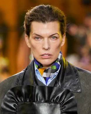 Похудевшая Мила Йовович на показе MiuMiu, весна/лето 26