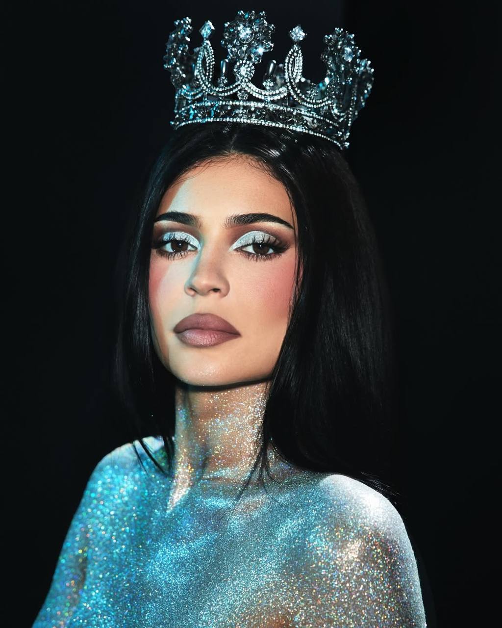 Кайли Дженнер для своего косметического бренда Kylie Cosmetics