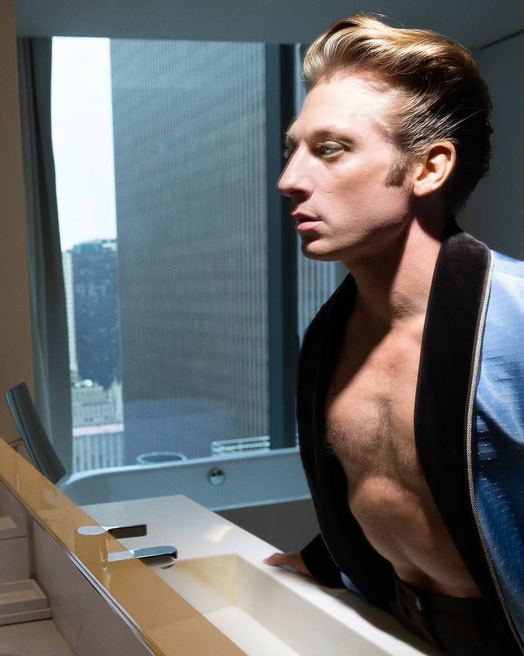 Джереми Аллен Уайт в фотосессии для Interview Magazine