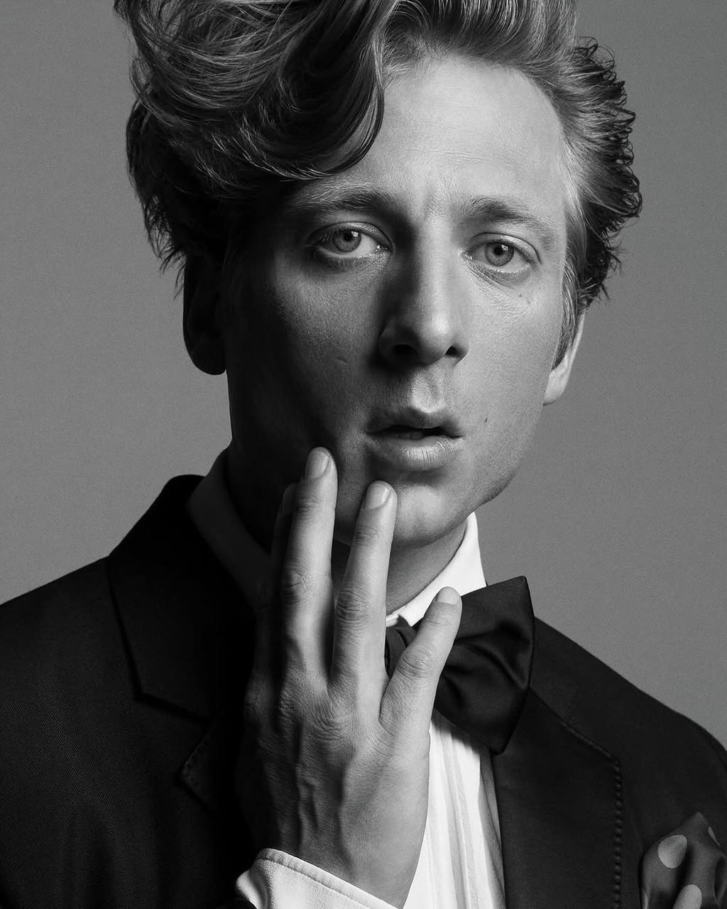Джереми Аллен Уайт в фотосессии для Interview Magazine
