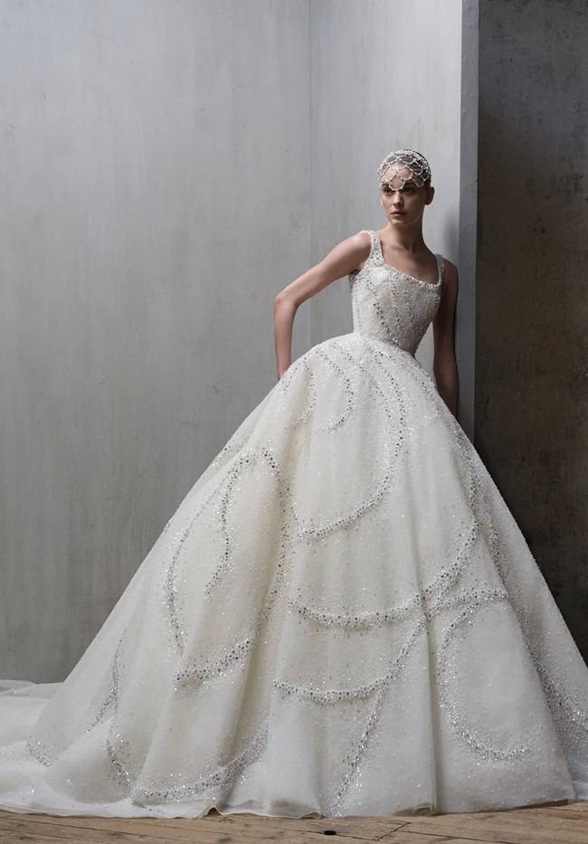 Ливанский дизайнер Elie Saab представил новую коллекцию свадебных платьев, осень 2026 на Неделе свадебной моды в Нью-Йорке