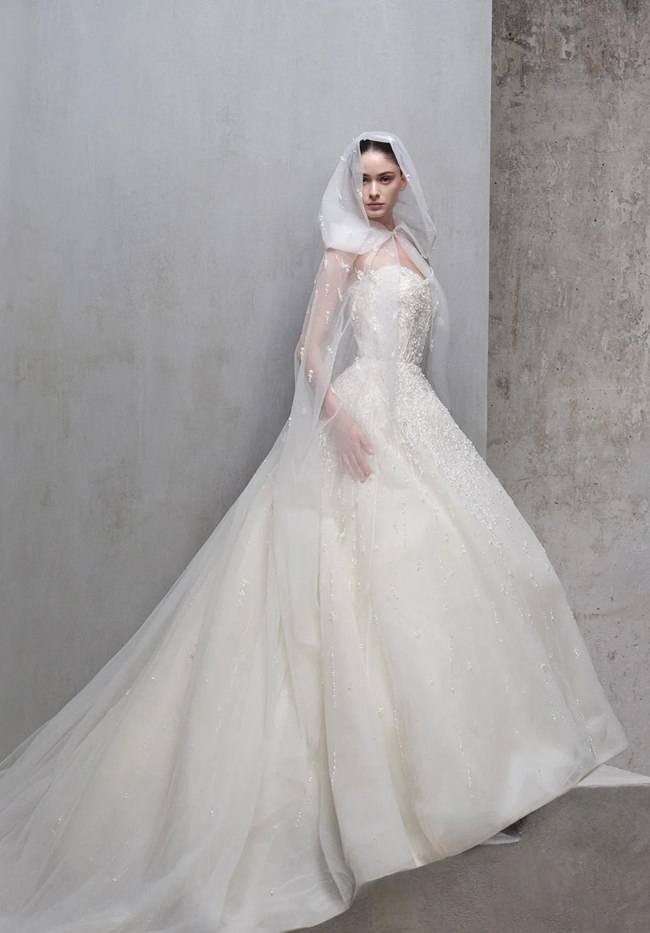 Ливанский дизайнер Elie Saab представил новую коллекцию свадебных платьев, осень 2026 на Неделе свадебной моды в Нью-Йорке