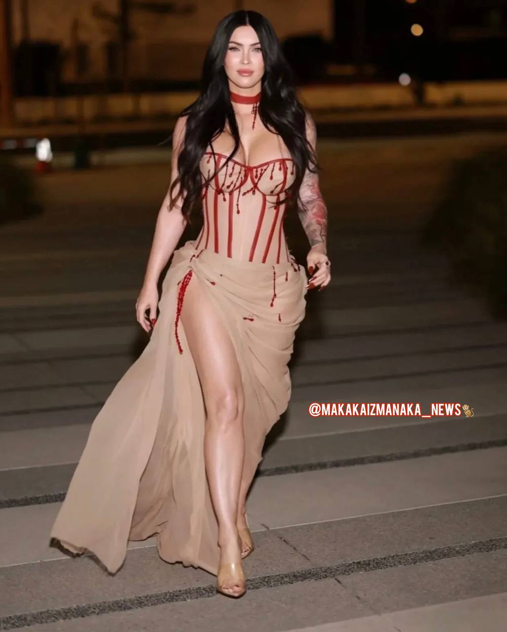 У Меган Фокс Хеллоуин уже наступил: первый выход Меган после родов в свет