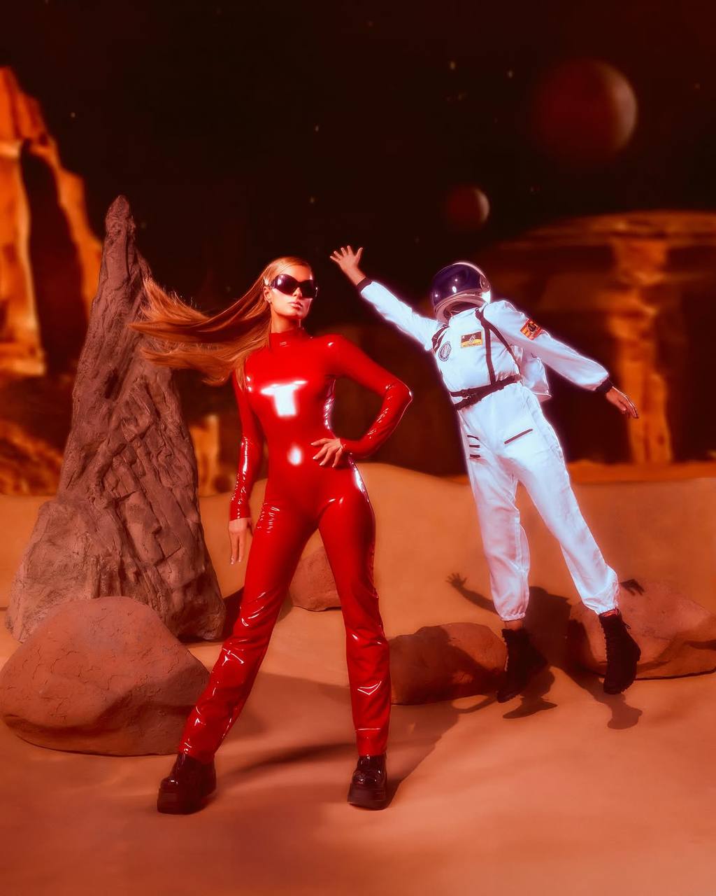 Пэрис Хилтон Спирс к Хэллоуину готова