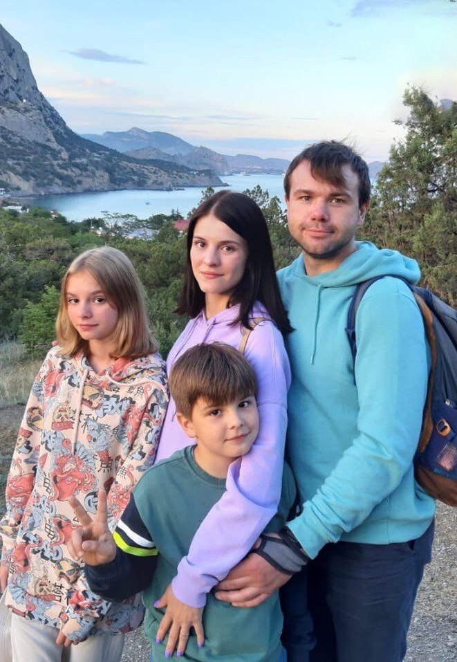 Актёра Михаила Казакова (известного по роли Полежайкина в «Папиных дочках») обвинили в домашнем насилии