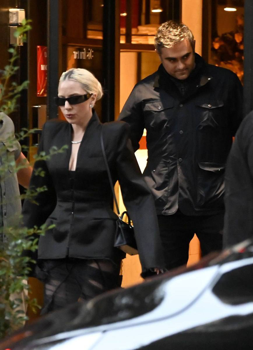 Леди Гагу с возлюбленным Майклом Полански заметили в БарселонеПевица приехала в Испанию в рамках концертного тура «The MAYHEM Ball»