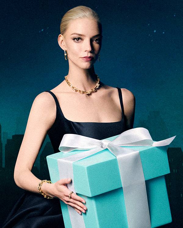 Аня Тейлор-Джой в рекламной кампании бренда «Tiffany & Co» - «Love Is a Gift» Рождество 2025