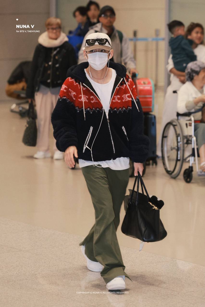 Папарацци Тэхёна в Нью-Йоркском аэропорту