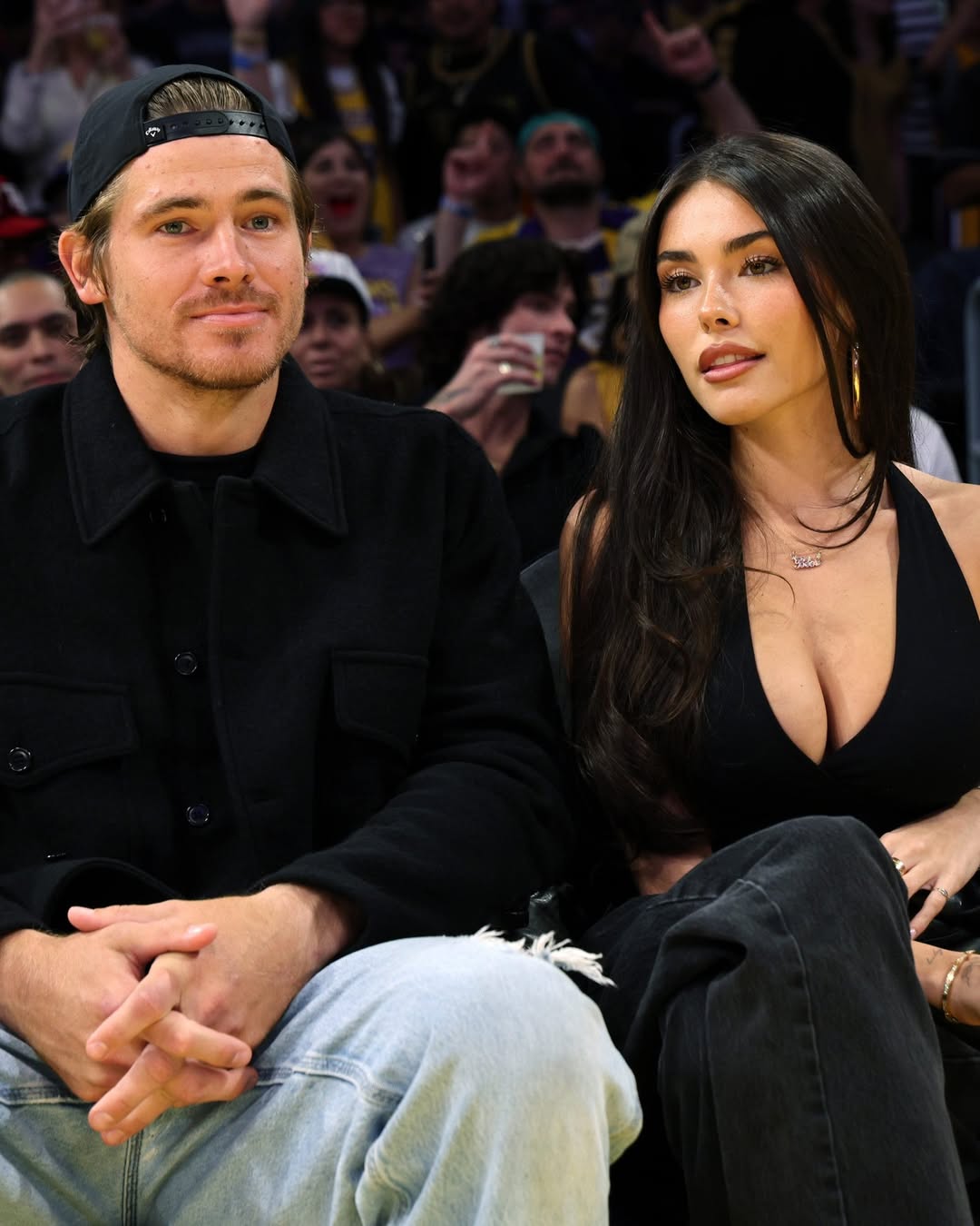 Мэдисон Бир была замечена вместе с Джастином Хербертом во время матча по баскетболу