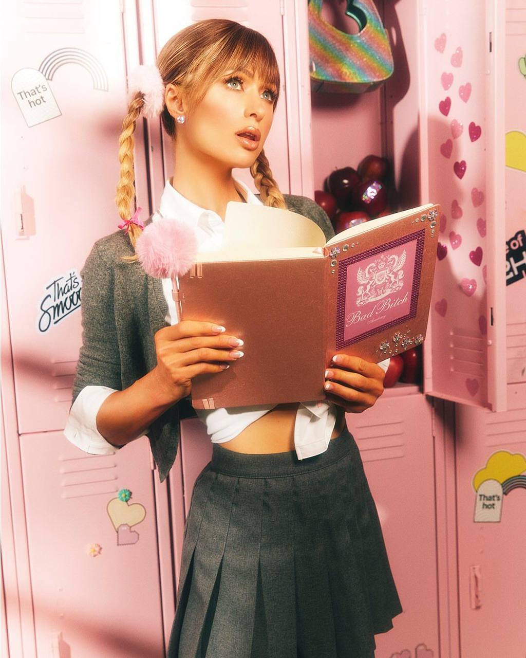 В преддверии Хэллоуина Пэрис Хилтон повторила культовые образы из песен Бритни Спирс