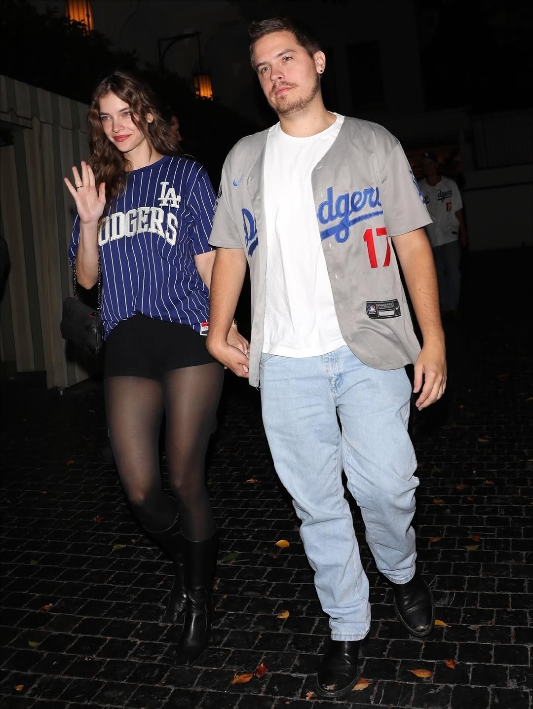 Папарацци запечатлели Дилана Спроуса и его жену Барбару Палвин в Лос-Анджелесе вместе с его братом-близнецом Коулом